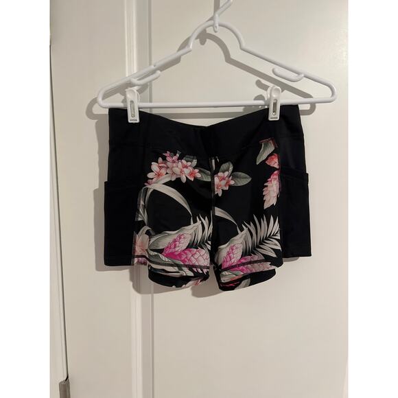 Tommy Bahama Pants - Tommy Bahama Black Floral Island Active Shorts – Size Small – Black Floral